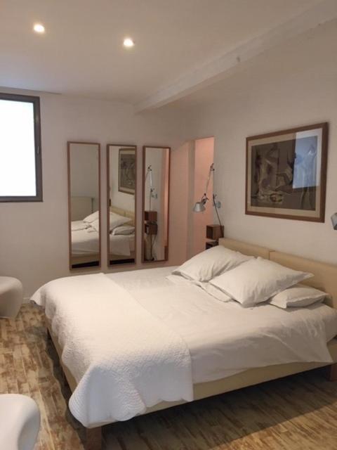 Bed and Breakfast Le Limas Avignone Camera foto